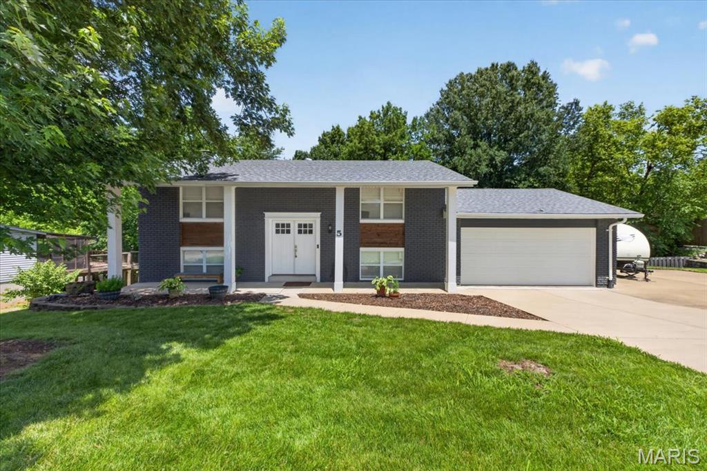 Photo of 5 Golden Oak Court Twin Oaks MO 63088