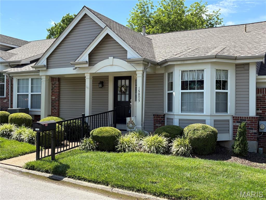 Photo of 15803 Harris Ridge Court Chesterfield MO 63017