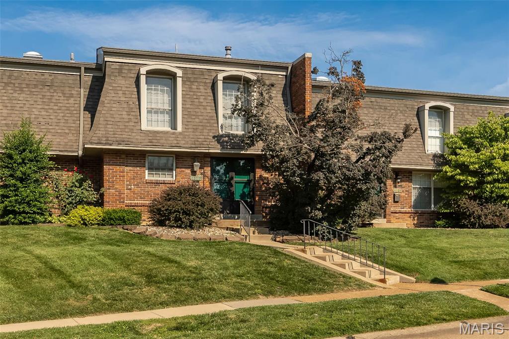 Photo of 4327 Chateau De Ville Drive St Louis MO 63129