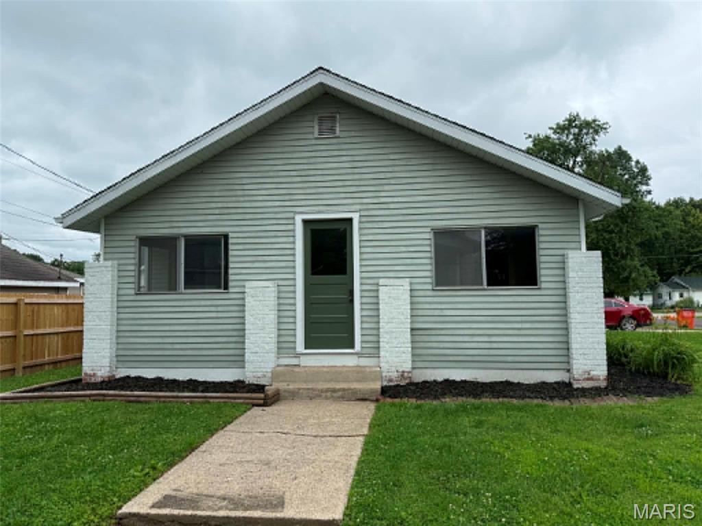 Photo of 129 N Hudson Street Vandalia IL 62471