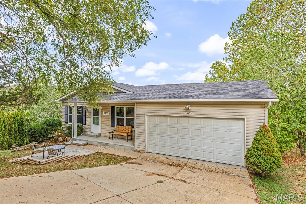 Photo of 1860 Deer Creek Drive De Soto MO 63020