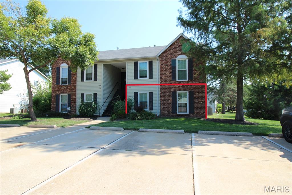 Photo of 1502 Surrey Lane St Peters MO 63304