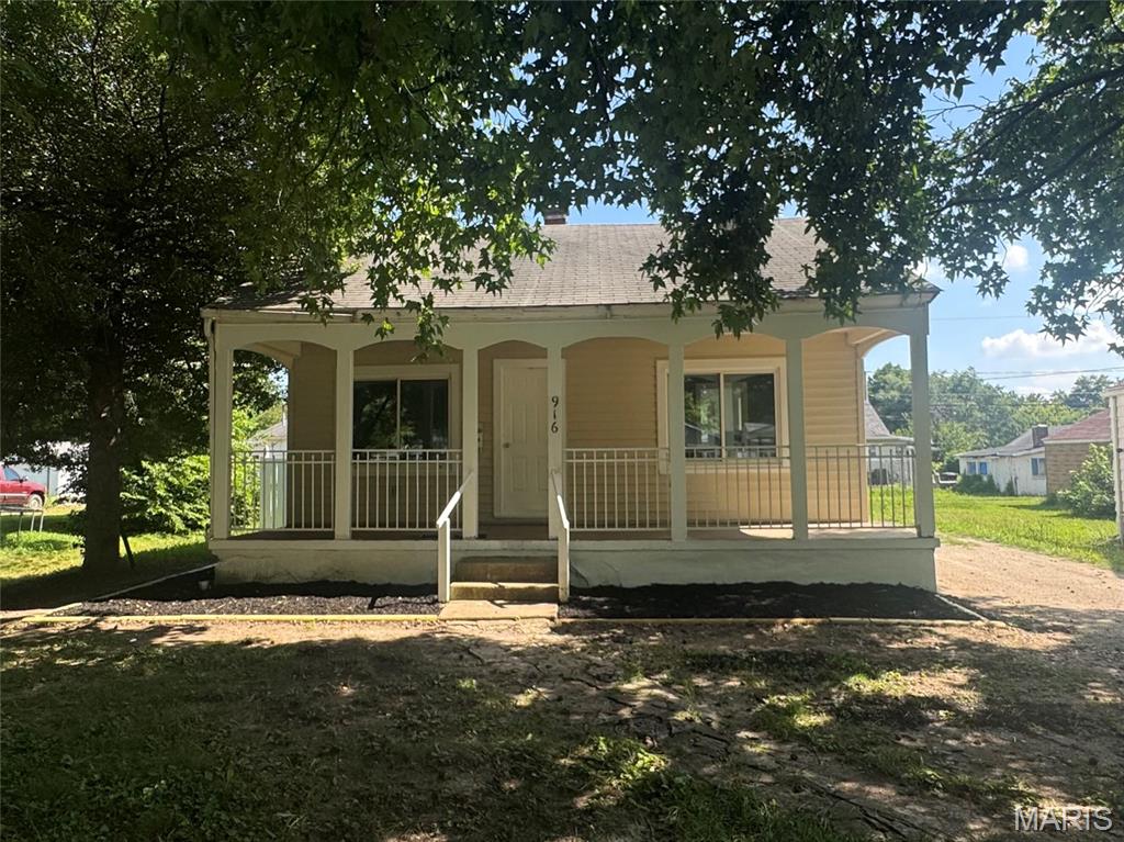 Photo of 916 E College Avenue Greenville IL 62246