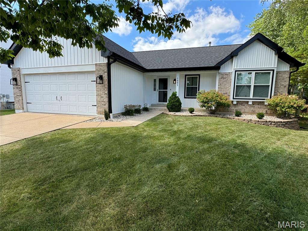 Photo of 1895 Lunenburg Drive St Peters MO 63376