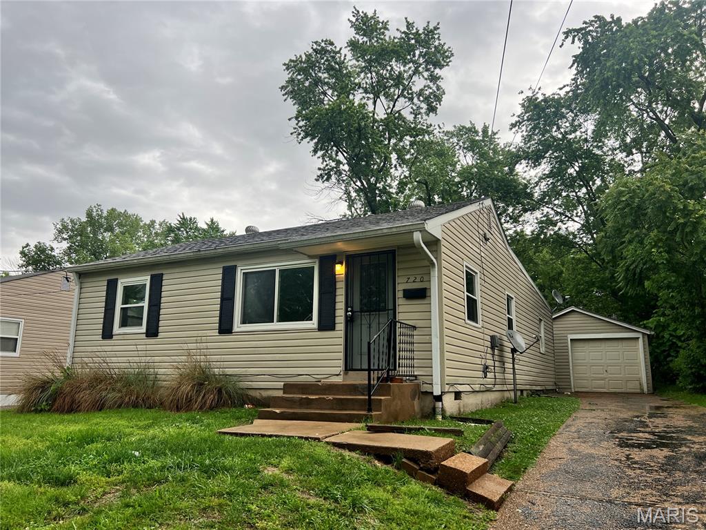 Photo of 720 Beardsley Court St Louis MO 63135