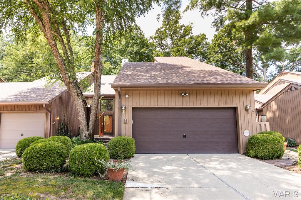 Photo of 2 Tanewood Court Belleville IL 62223