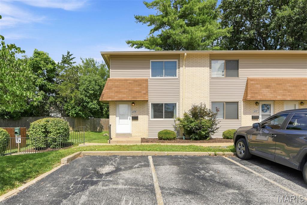Photo of 879 Portsdown Road Ballwin MO 63011