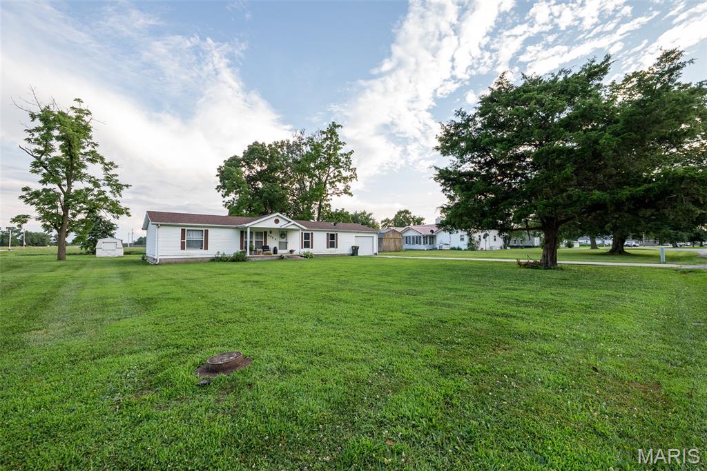 Photo of 405 E Fayette Avenue Patoka IL 62875