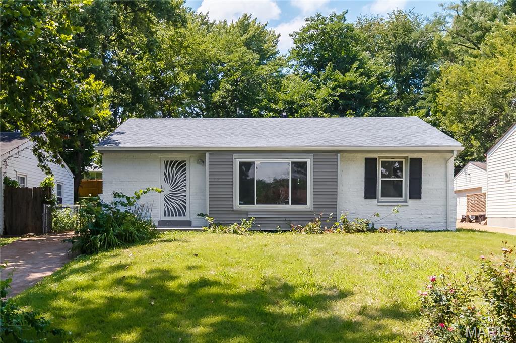Photo of 145 Chateau Drive Florissant MO 63031