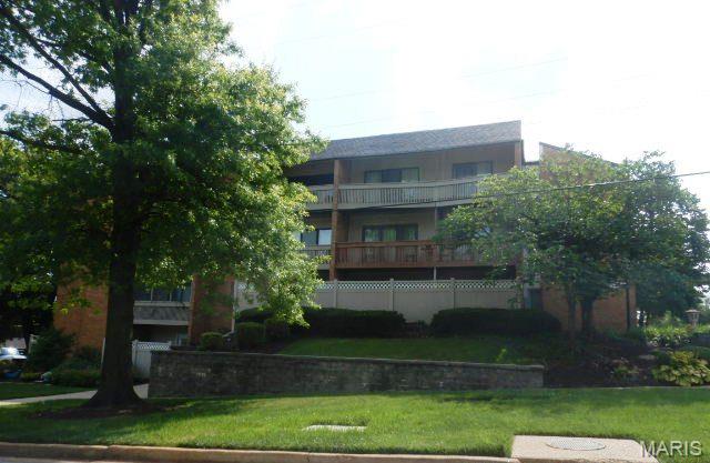 Photo of 950 E Rue De La Banque #L7 St Louis MO 63141