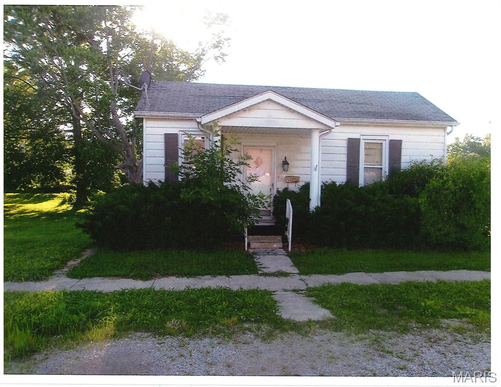 Photo of 200 S Clinton Street New Athens IL 62264