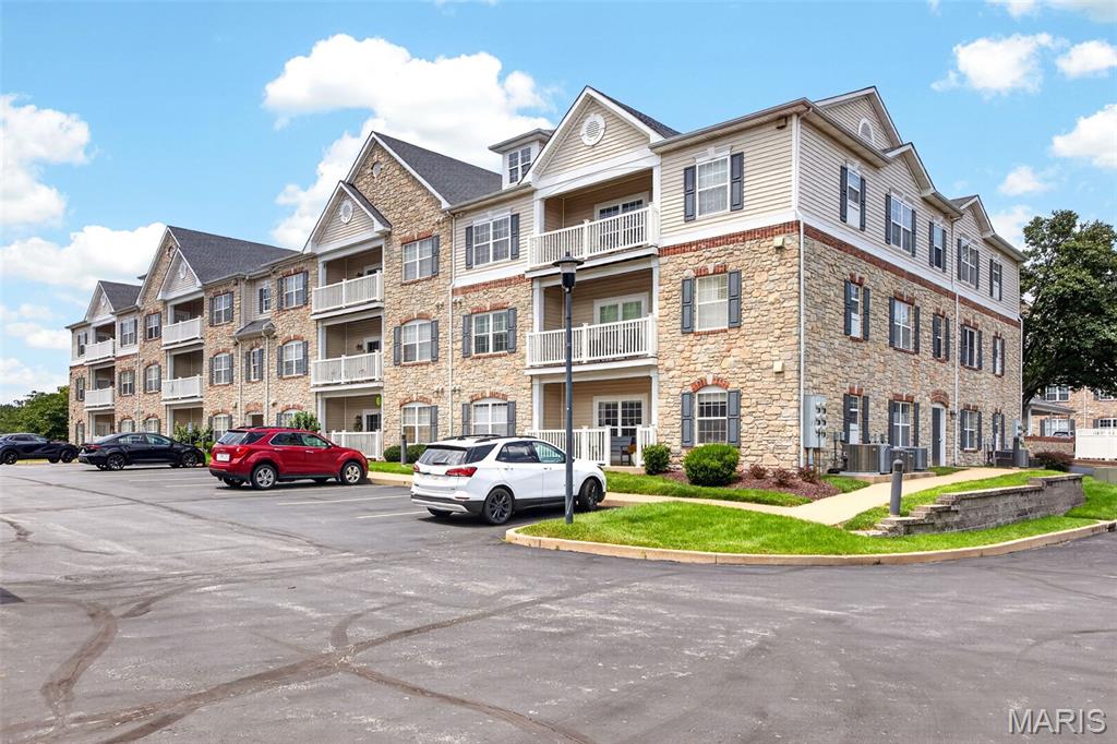 Photo of 6 Monarch Trace Court #103 Chesterfield MO 63017