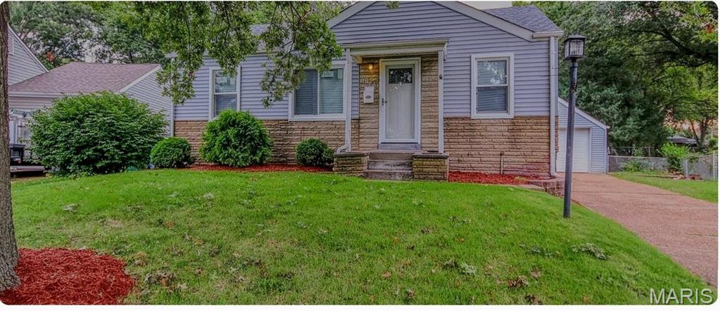 Photo of 295 Derhake Florissant MO 63031
