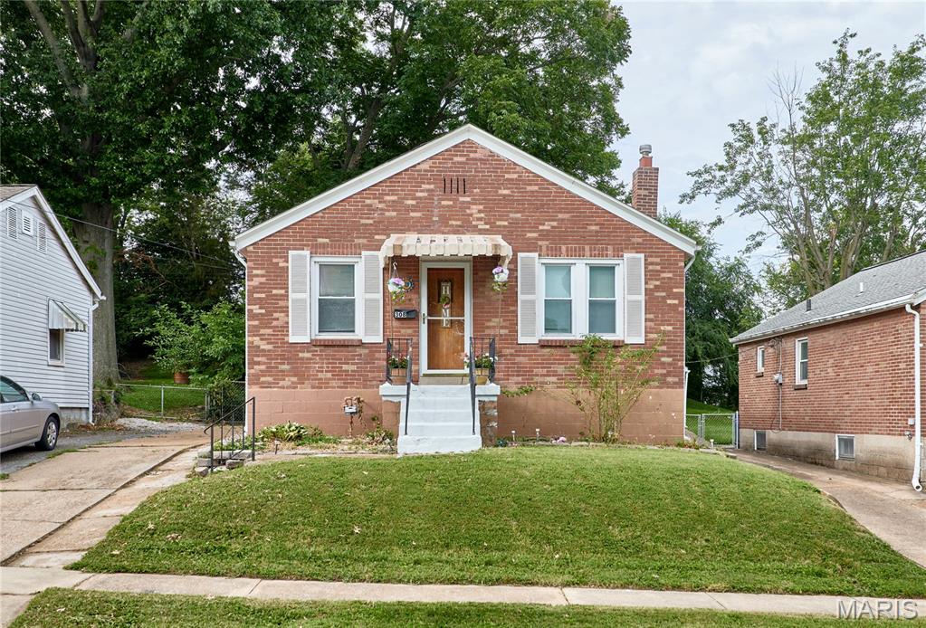 Photo of 308 Bayless Avenue St Louis MO 63125
