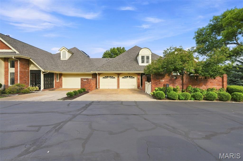 Photo of 2252 Croydon Walk St Louis MO 63131