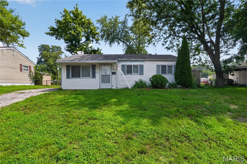 Photo of 835 Lexington Park Florissant MO 63031