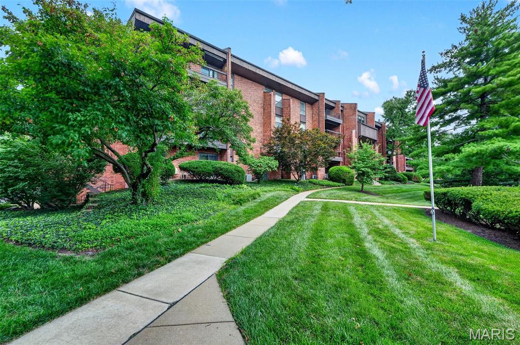 Photo of 539 Coeur De Royale Drive #307 Creve Coeur MO 63141