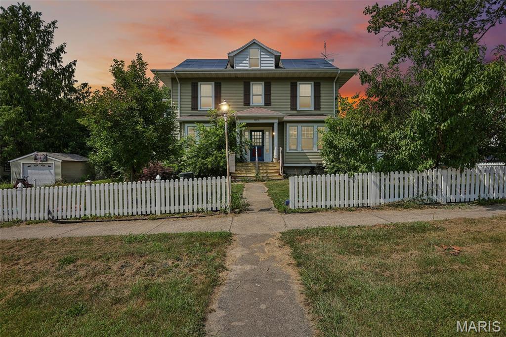 Photo of 615 W Tremont Street Hillsboro IL 62049