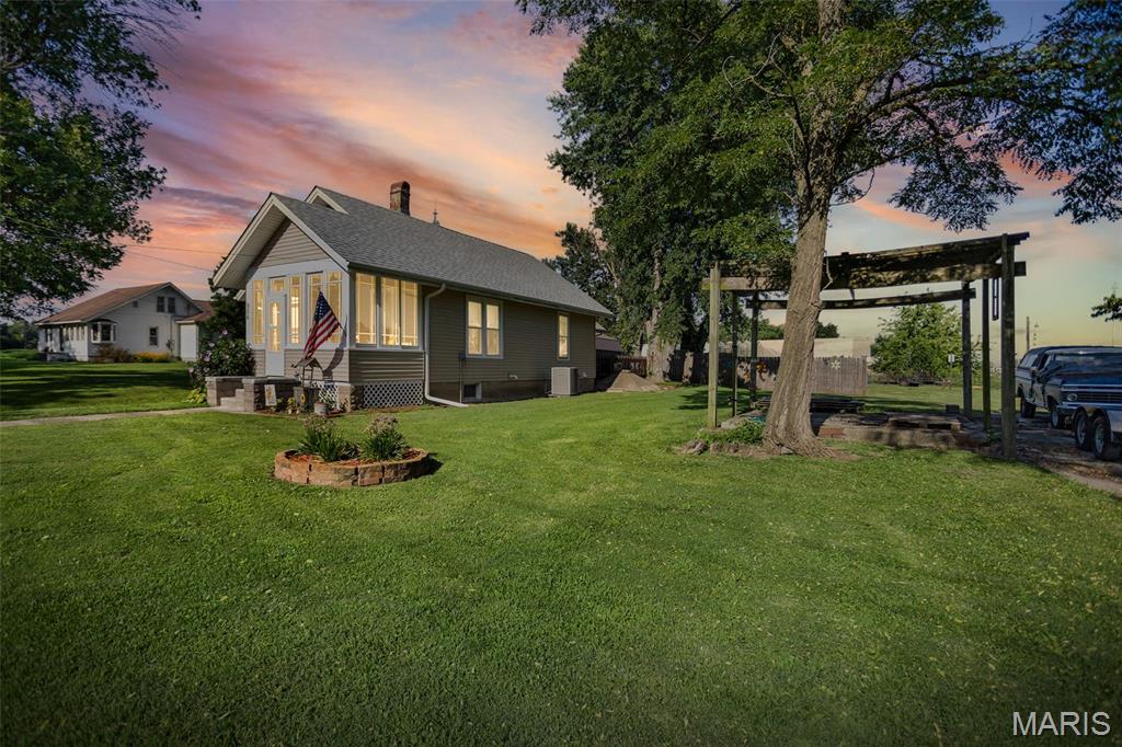 Photo of 906 N Main Street White Hall IL 62092