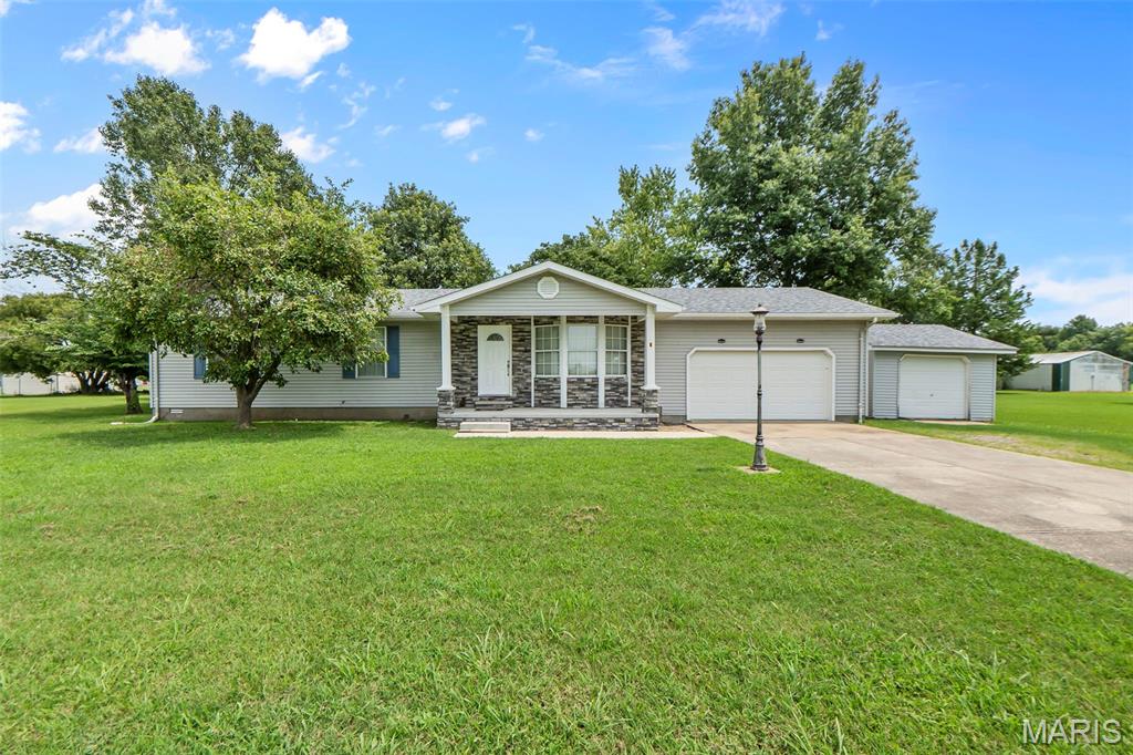 Photo of 8 Elizabeth Road Sikeston MO 63801