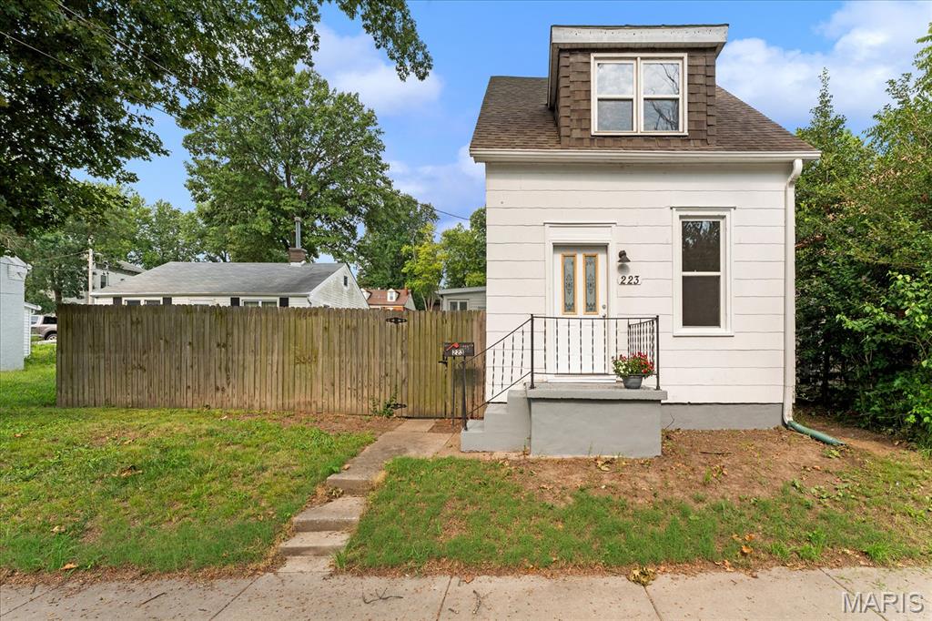 Photo of 223 N 8th Street Belleville IL 62220
