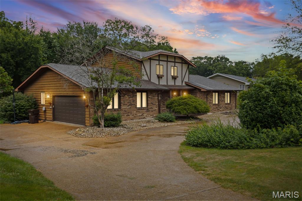 Photo of 37 Oakwood Place Jerseyville IL 62052