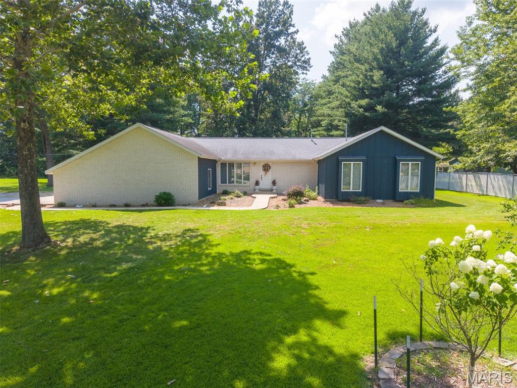 Photo of 2405 Washingtpm Street Salem IL 62881