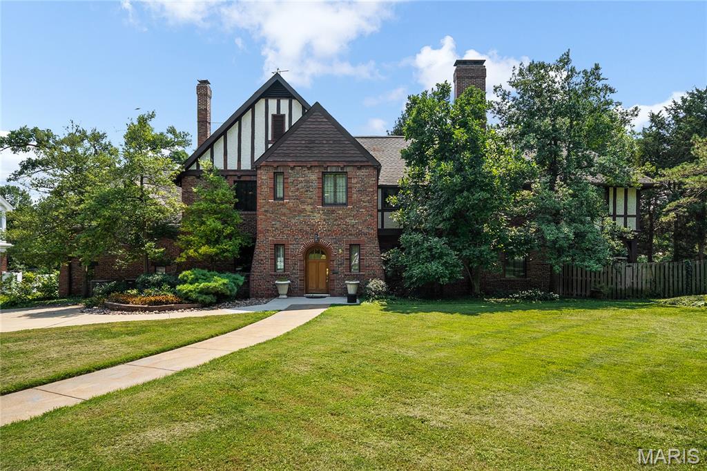 Photo of 9 Bellerive Acres Bellerive MO 63121