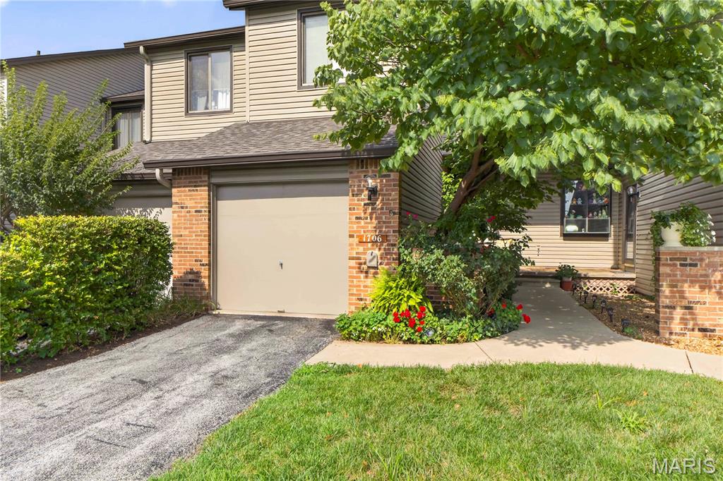 Photo of 1706 Thorny Briar Drive Creve Coeur MO 63146