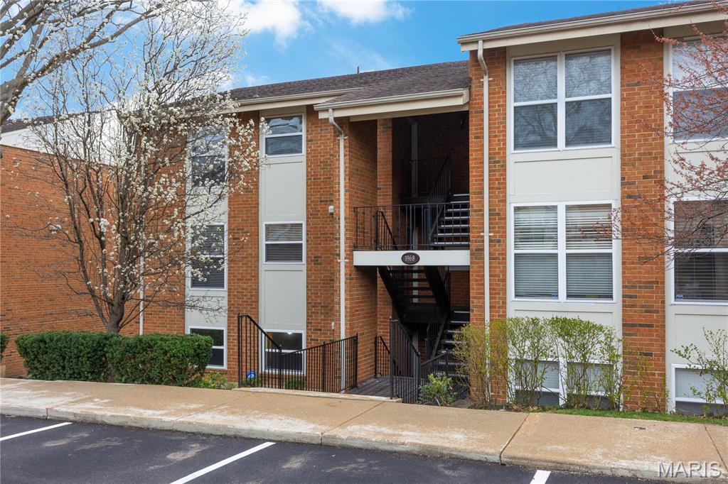 Photo of 1968 Greenglen Drive #101 Kirkwood MO 63122