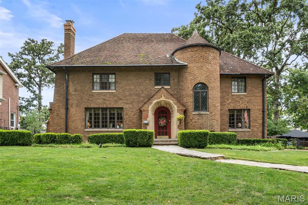 Photo of 7061 Forsyth Boulevard University City MO 63105