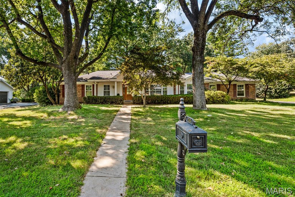 Photo of 24 Nantucket Lane Olivette MO 63132