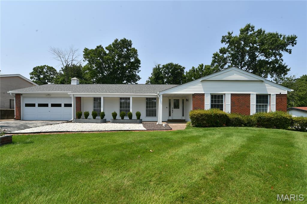 Photo of 965 Orchard Lakes Drive St Louis MO 63146