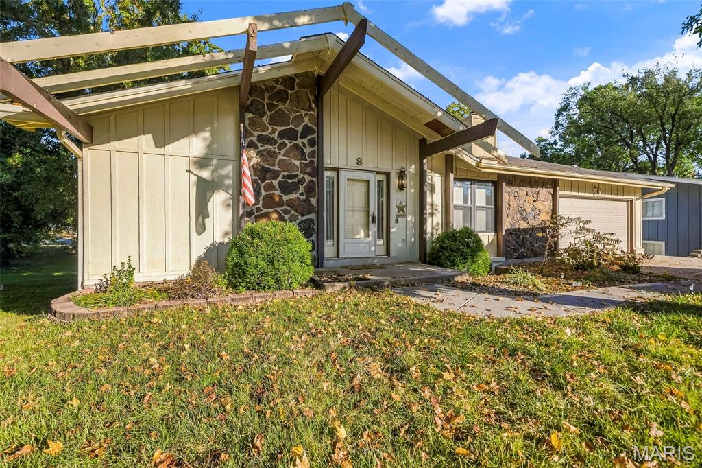 Photo of 8 Charleroi Place Lake St Louis MO 63367