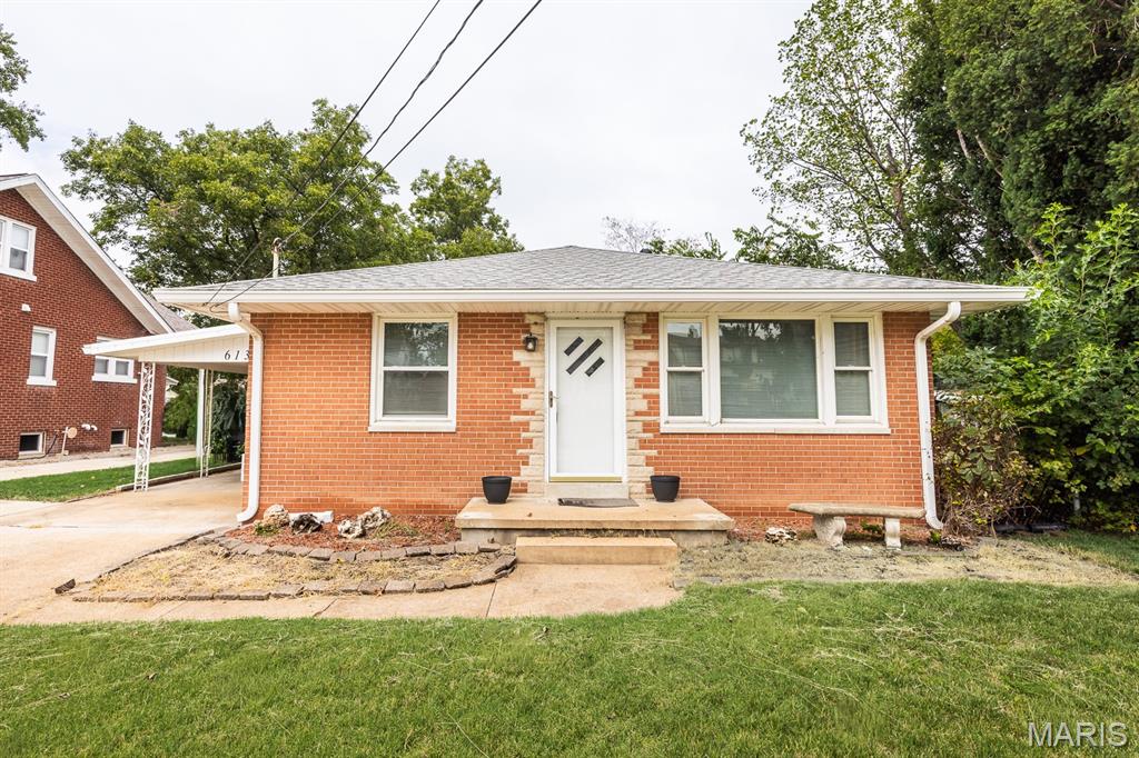 Photo of 613 W Main Street Mascoutah IL 62258
