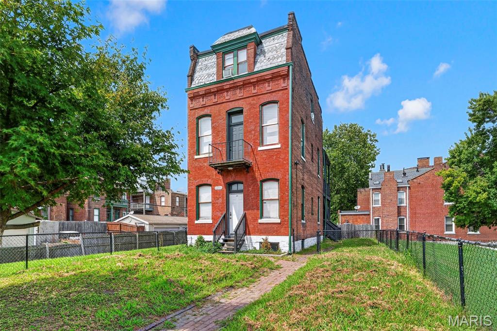 Photo of 2209 Shenandoah Avenue St Louis MO 63104