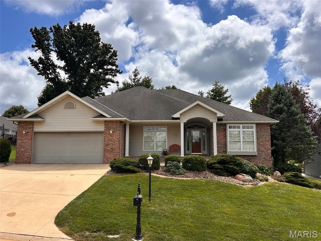 Photo of 1403 White Oak Trail Godfrey IL 62035