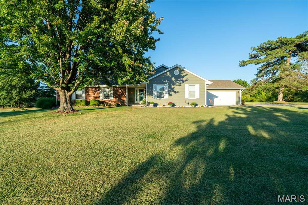 Photo of 5111 E Flamingo Drive Hallsville MO 65255