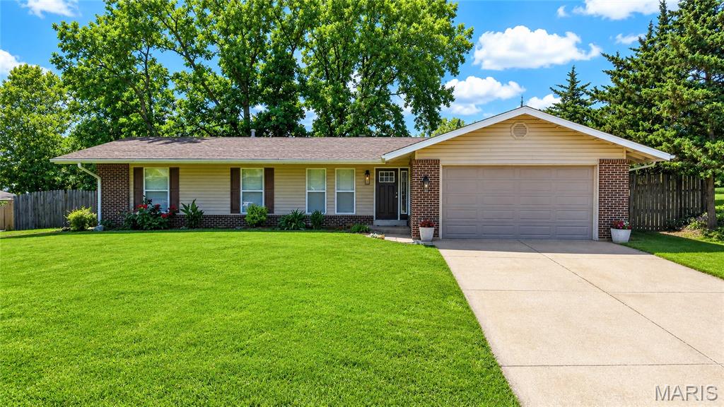 Photo of 4 W Cheshire Drive St Charles MO 63303