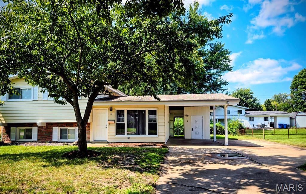 Photo of 13 Floweridge Lane Florissant MO 63031