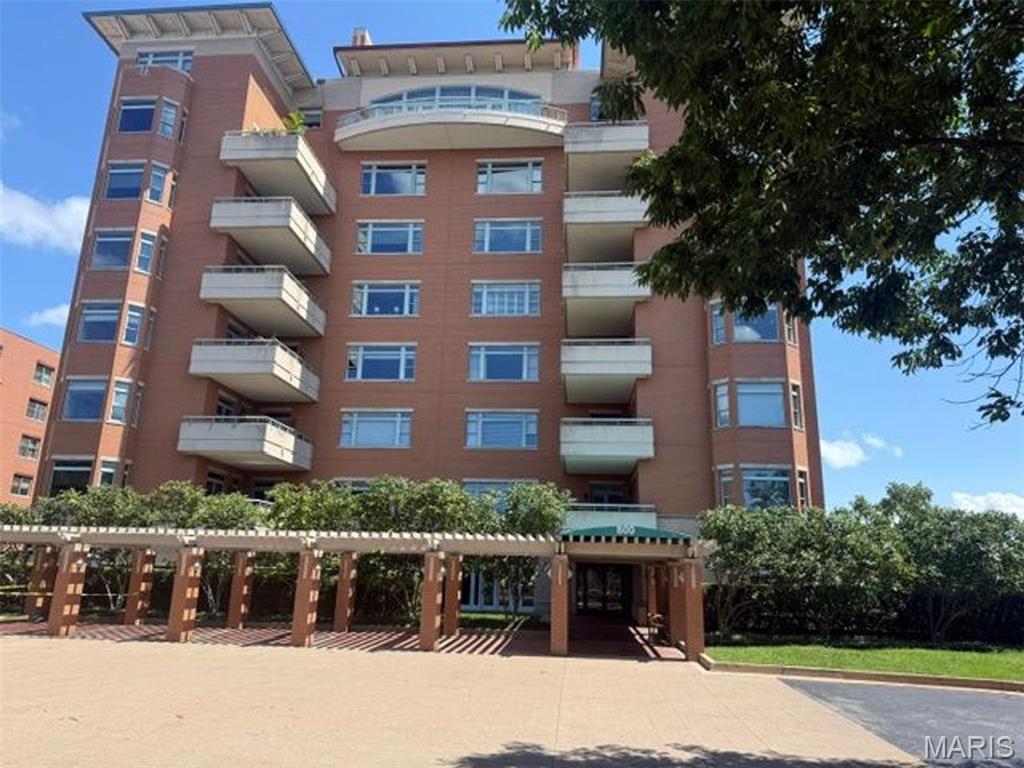 Photo of 800 S Hanley Road #2B Clayton MO 63105