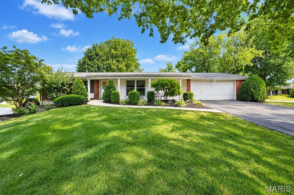 Photo of 1202 Orchard Lakes Drive St Louis MO 63146