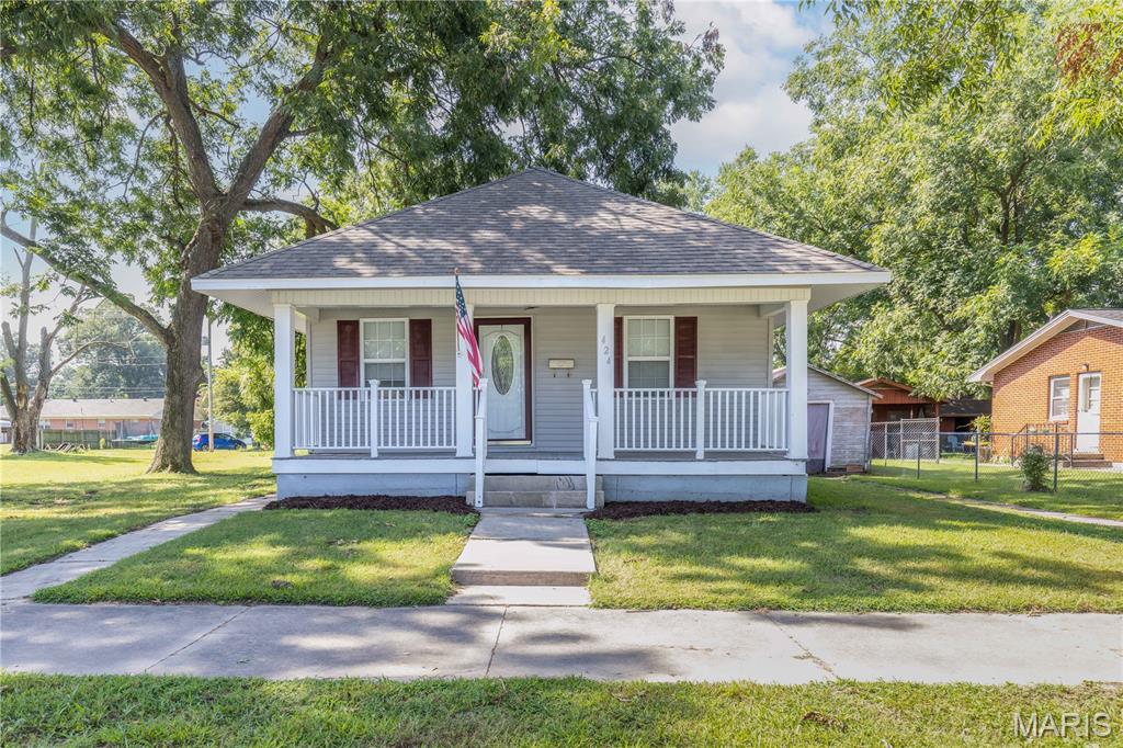 Photo of 424 W Yoakum Avenue Chaffee MO 63740