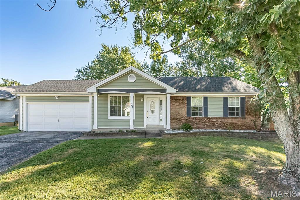 Photo of 121 Oak Valley Drive St Peters MO 63376