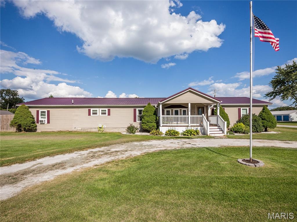 Photo of 112 Schmidt Street Wilsonville IL 62093