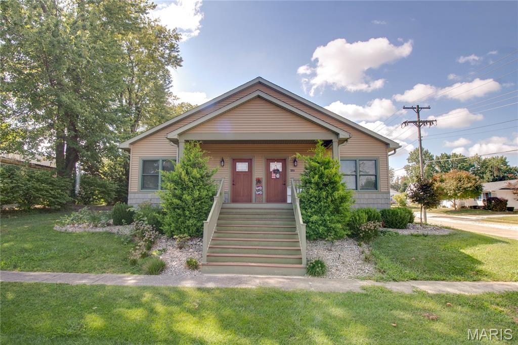 Photo of 327 W Adams Street Pittsfield IL 62363