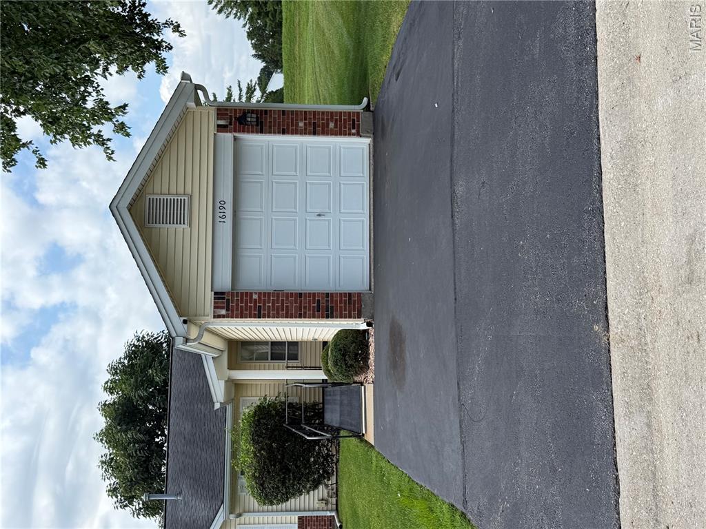 Photo of 16190 Rose Wreath Lane Florissant MO 63034