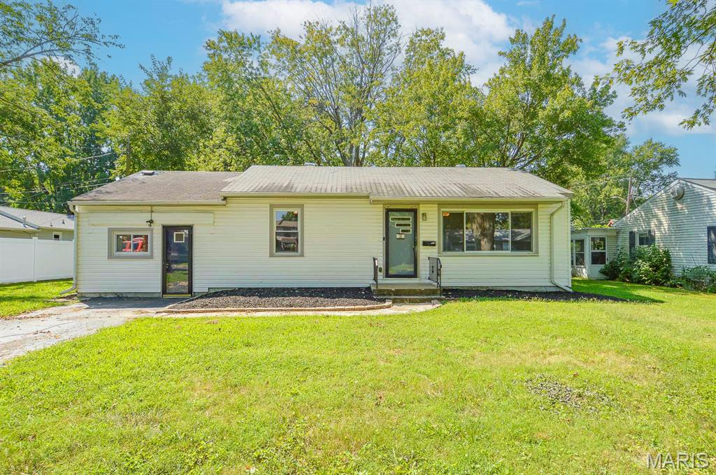 Photo of 2 Manas Drive Belleville IL 62226