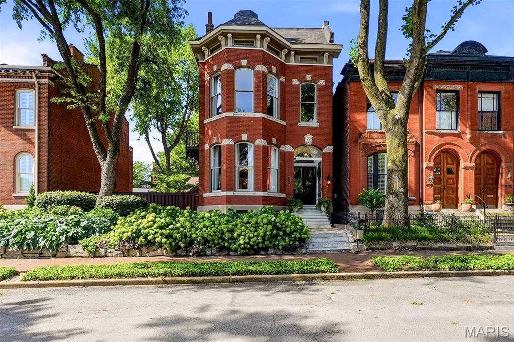 Photo of 2008 Rutger Street St Louis MO 63104