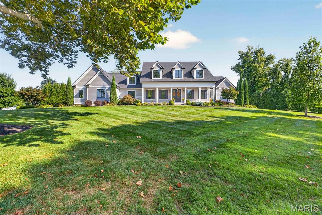 Photo of 11 Spoede Lane Creve Coeur MO 63141
